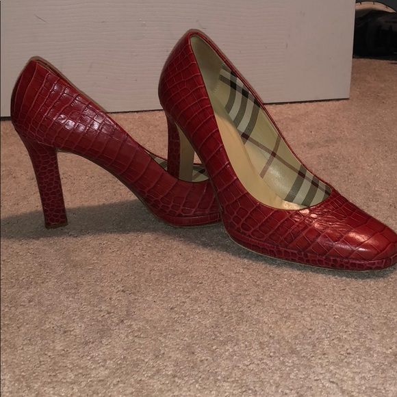 Burberry red crocodile leather pump - Picture 2 of 6